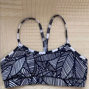 Lululemon sports bra size 6